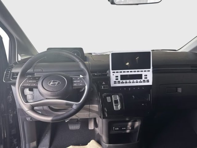 HYUNDAI Staria usata, con Boardcomputer