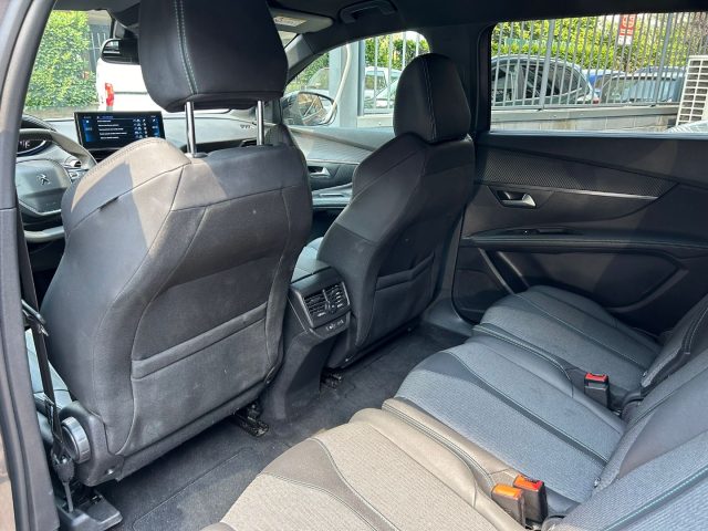 PEUGEOT 5008 usata, con Park Distance Control