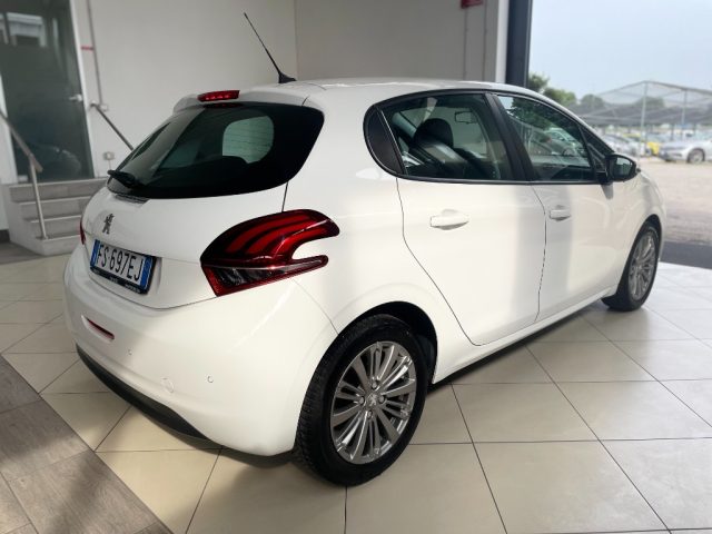 PEUGEOT 208 usata, con Alzacristalli elettrici