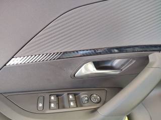 PEUGEOT 2008 usata, con Sensori di parcheggio posteriori