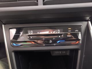 VOLKSWAGEN Taigo usata, con USB