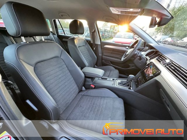 VOLKSWAGEN Passat Variant usata, con Autoradio