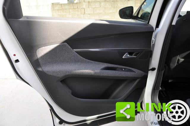 PEUGEOT 5008 usata, con Volante in pelle