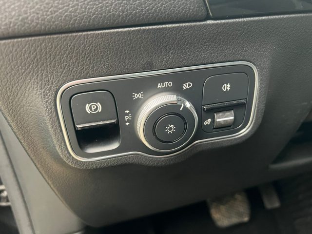 MERCEDES-BENZ GLA 180 usata 17