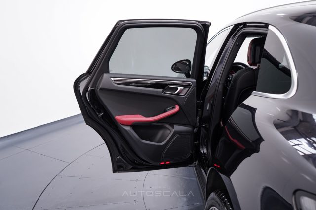 PORSCHE Macan usata, con Bracciolo