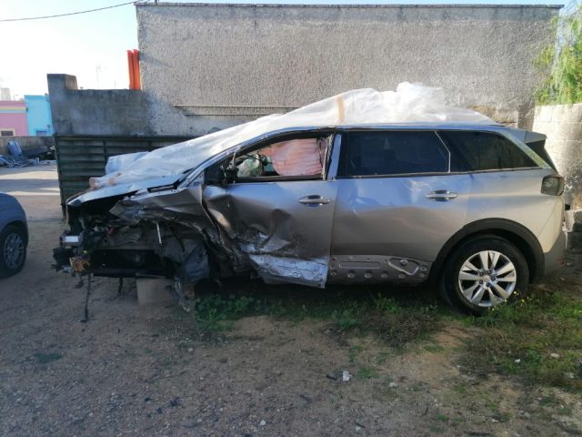 PEUGEOT 5008 usata, con Airbag