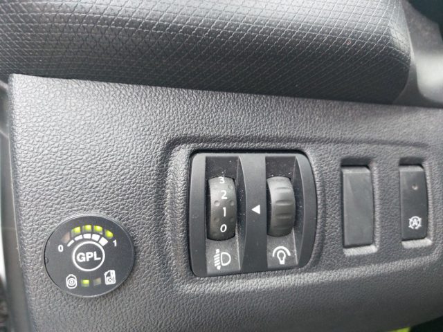 RENAULT Clio usata, con Alzacristalli elettrici