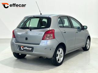 TOYOTA Yaris usata, con Autoradio