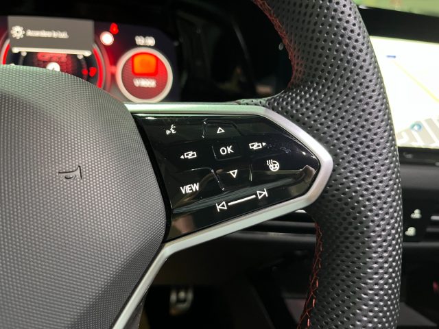 VOLKSWAGEN Golf usata, con Touch screen