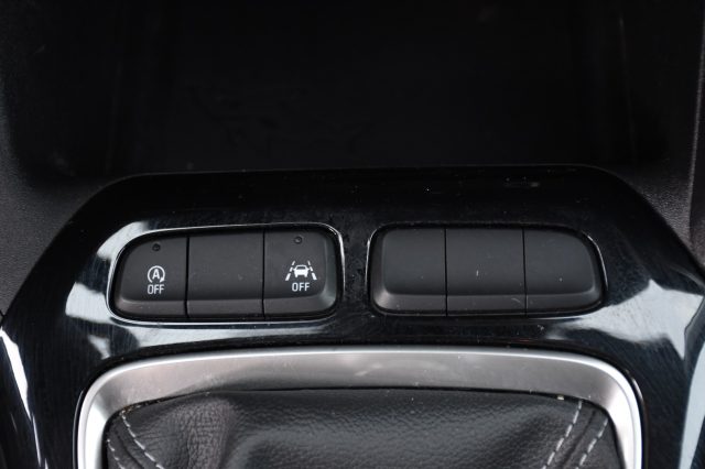 OPEL Corsa usata, con Touch screen