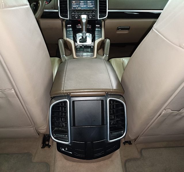 PORSCHE Cayenne usata, con Specchietti laterali elettrici