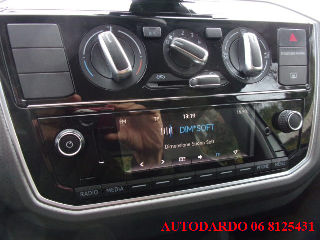 VOLKSWAGEN up! usata, con Sensori di parcheggio posteriori