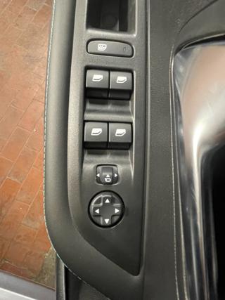 PEUGEOT 208 usata, con Sensori di parcheggio posteriori