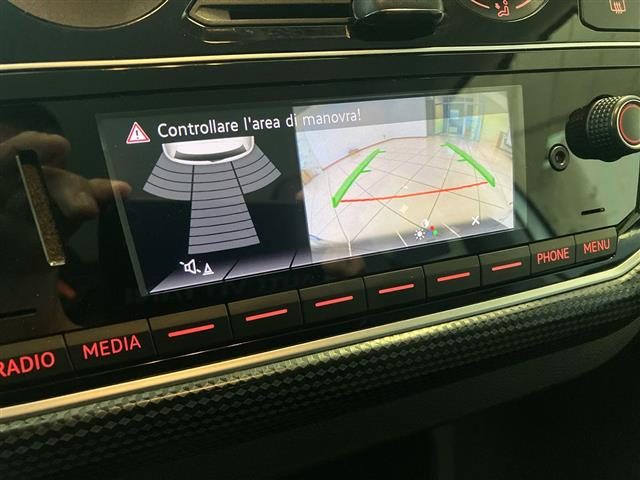 VOLKSWAGEN up! usata, con USB