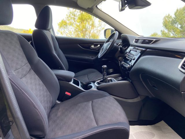 NISSAN Qashqai usata, con Fari LED