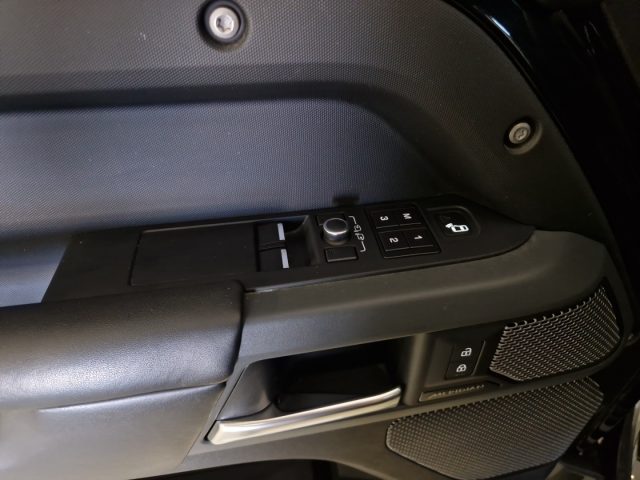LAND ROVER Defender usata, con Volante in pelle