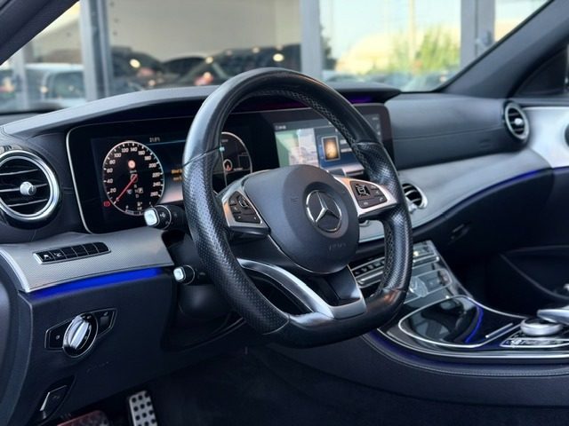 MERCEDES-BENZ E 220 usata, con Cerchi in lega