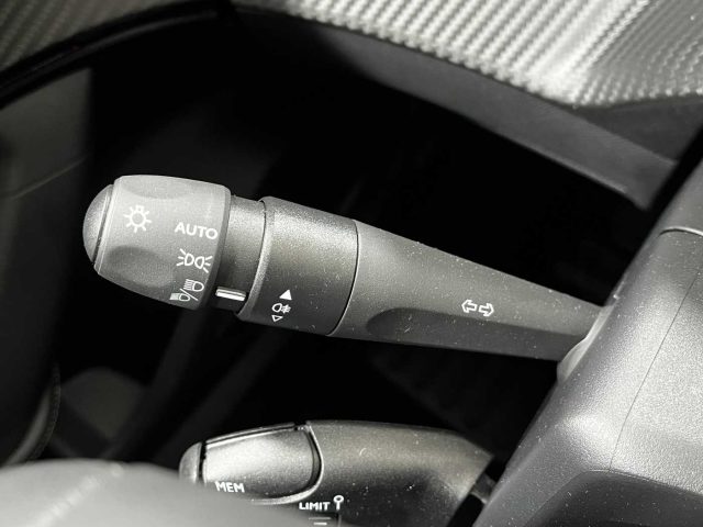 PEUGEOT 2008 usata 25