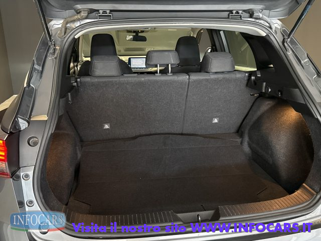 NISSAN Qashqai usata, con Fari LED