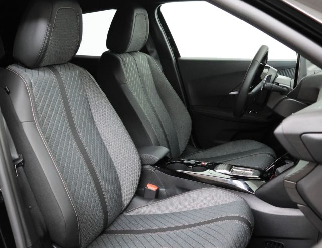 PEUGEOT 2008 usata, con Volante in pelle