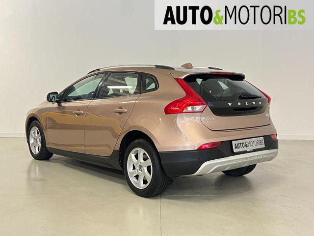 VOLVO V40 Cross Country usata, con Autoradio