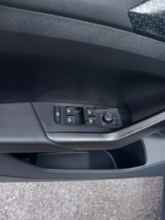 VOLKSWAGEN T-Cross usata, con Autoradio