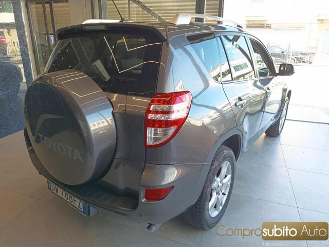 TOYOTA RAV 4 MY23 usata, con Alzacristalli elettrici