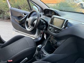 PEUGEOT 208 usata, con USB
