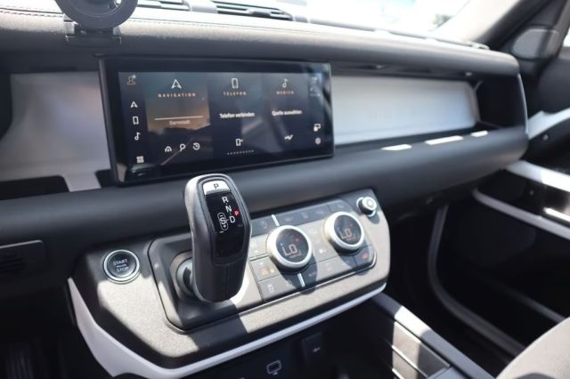 LAND ROVER Defender usata, con Controllo automatico clima