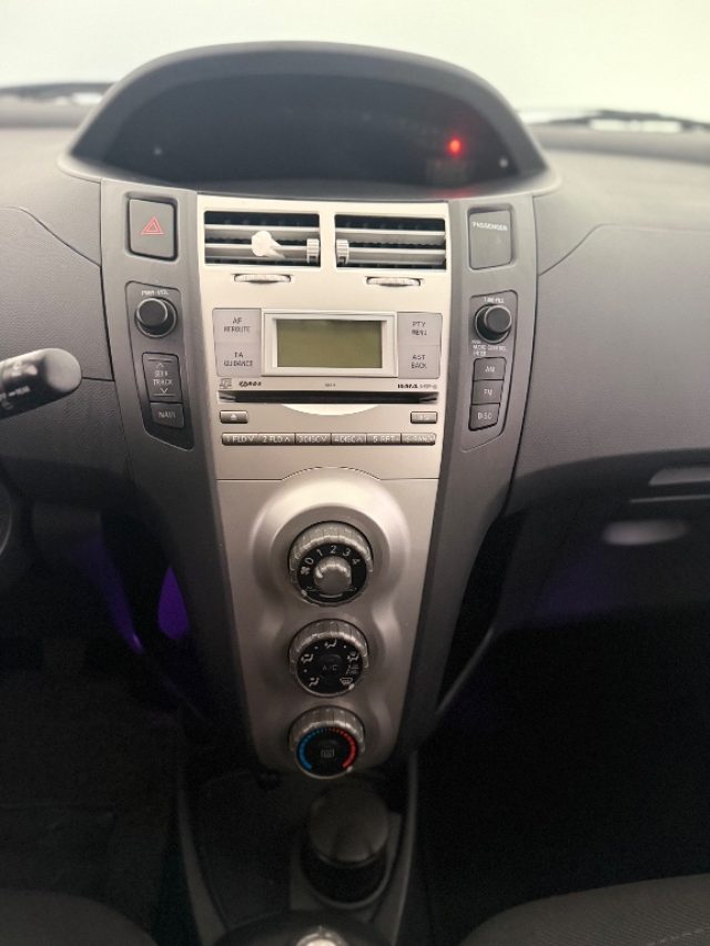 TOYOTA Yaris usata 12