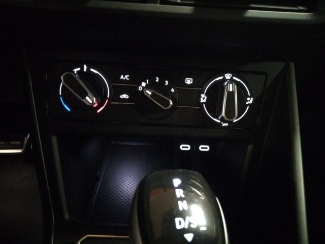 VOLKSWAGEN Taigo usata 29