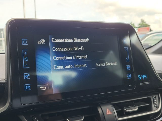 TOYOTA C-HR usata, con USB