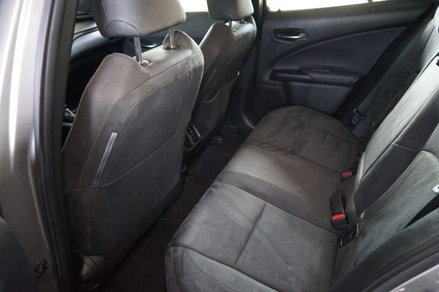 LEXUS UX 250h usata, con Volante in pelle