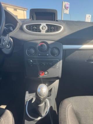 RENAULT Clio usata, con Specchietti laterali elettrici