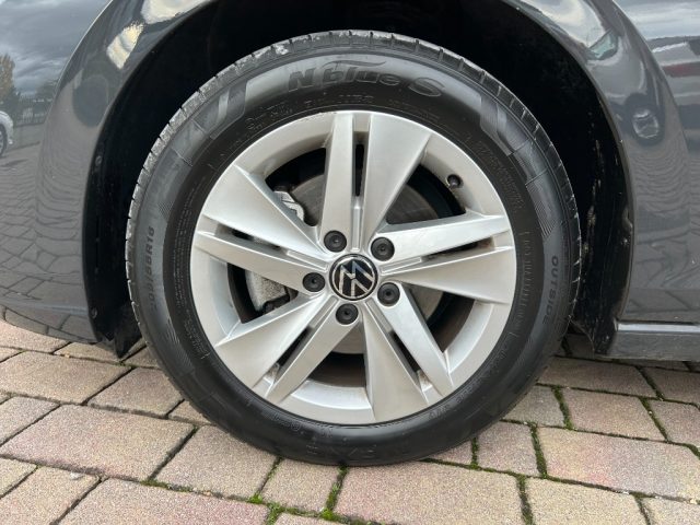 VOLKSWAGEN Golf usata, con USB