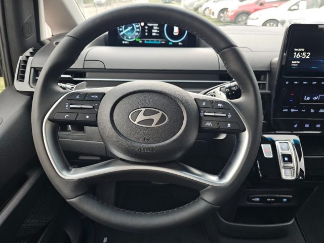 HYUNDAI Staria usata, con Specchietti laterali elettrici