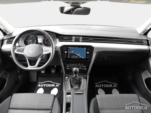 VOLKSWAGEN Passat Variant usata, con Luci diurne LED