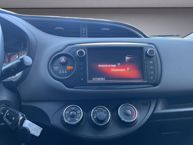TOYOTA Yaris usata, con USB