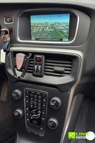 VOLVO V40 Cross Country usata, con Controllo trazione