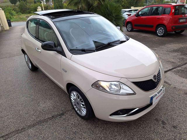LANCIA Ypsilon usata, con Autoradio