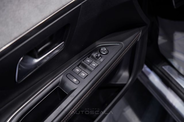 PEUGEOT 5008 usata, con Controllo automatico clima