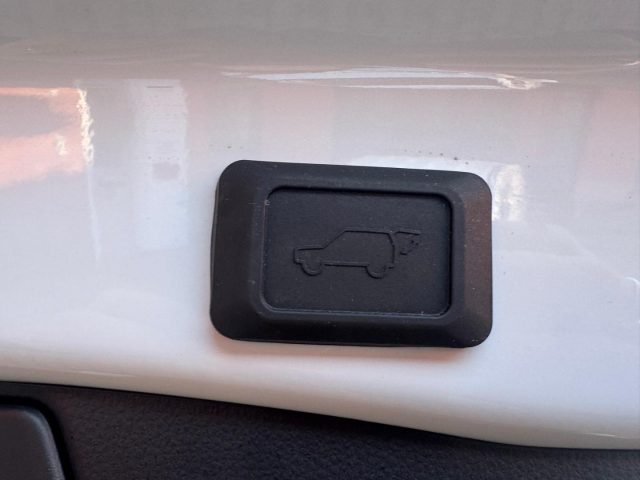 SUZUKI Across usata, con USB