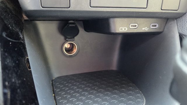 TOYOTA Yaris usata, con USB