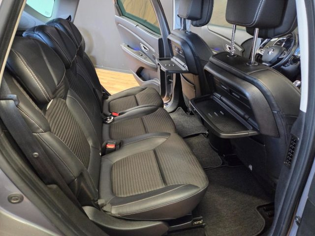 RENAULT Scenic usata, con Sensori di parcheggio posteriori
