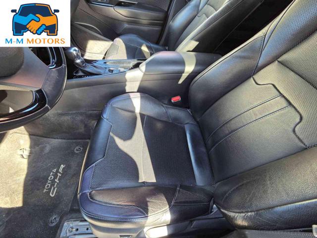 TOYOTA C-HR usata, con Telecamera per parcheggio assistito