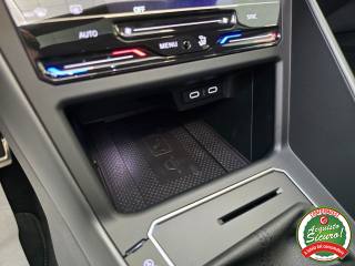 VOLKSWAGEN Taigo usata, con USB