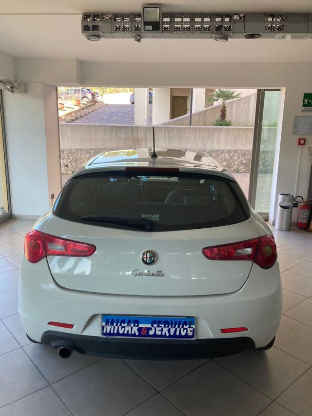 ALFA ROMEO Giulietta usata, con Autoradio