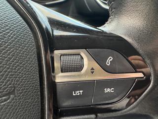 PEUGEOT 2008 usata, con Sistema di navigazione