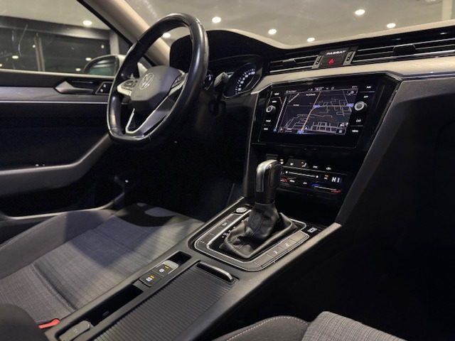VOLKSWAGEN Passat Variant usata, con ESP