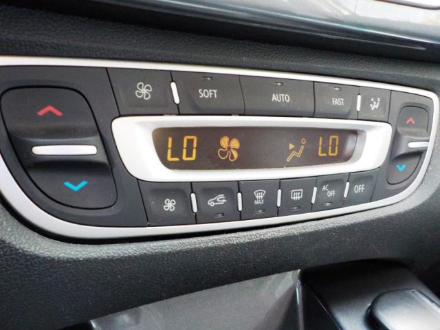 RENAULT Scenic usata, con Climatizzatore automatico, 2 zone